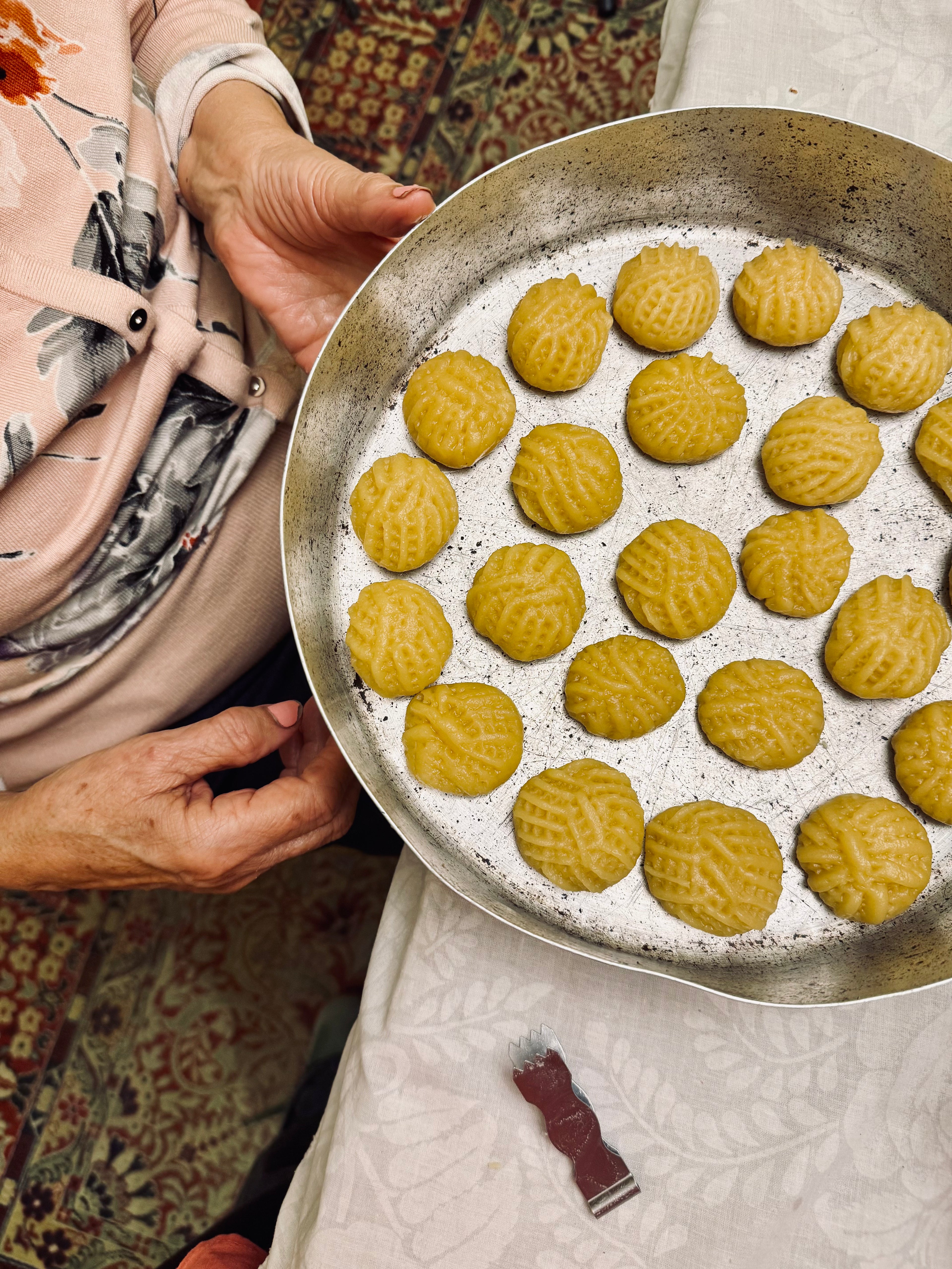 Plain Kahk:Family box Tin