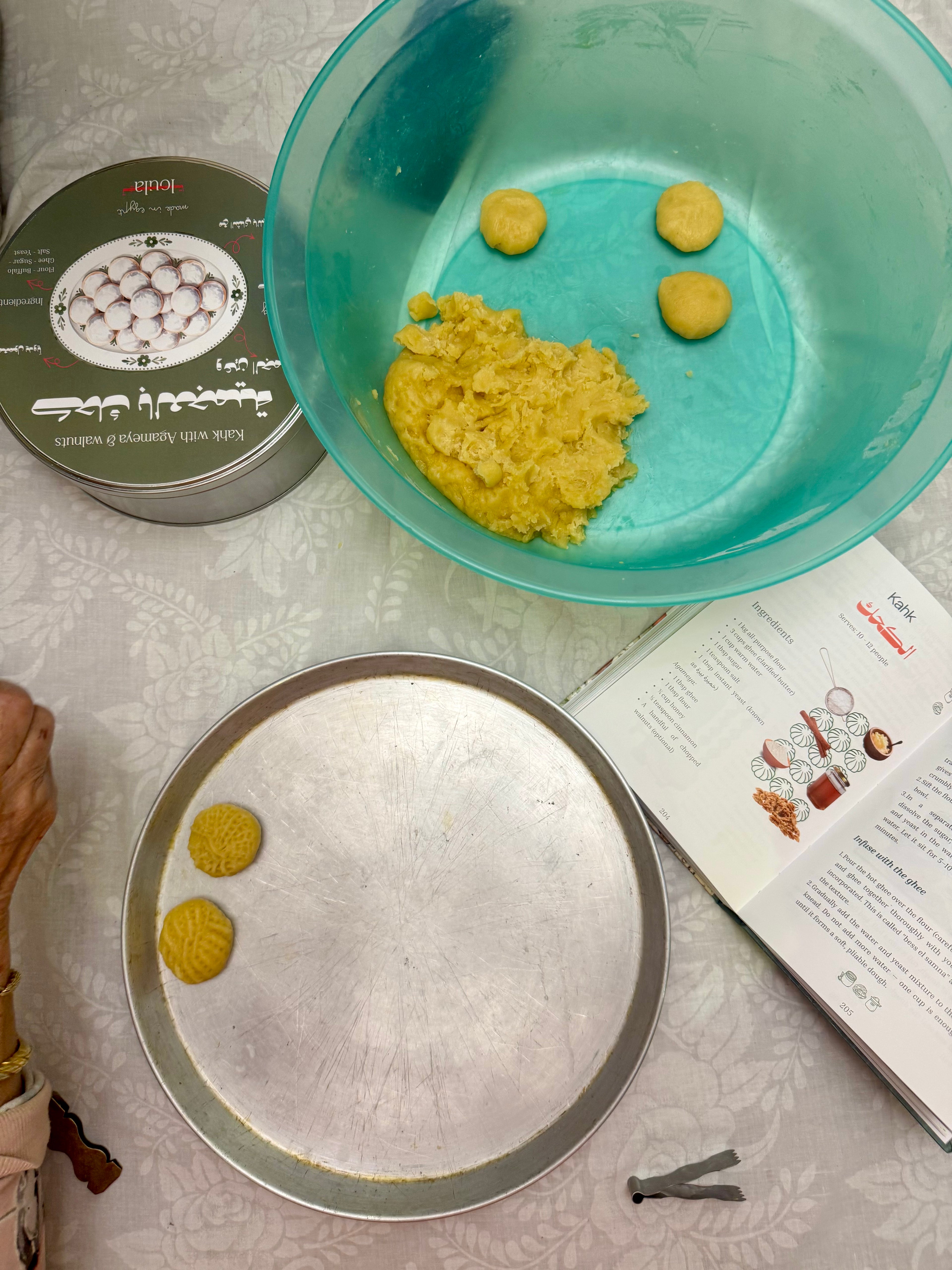 Kahk with Agameya & Walnuts: Family box Tin