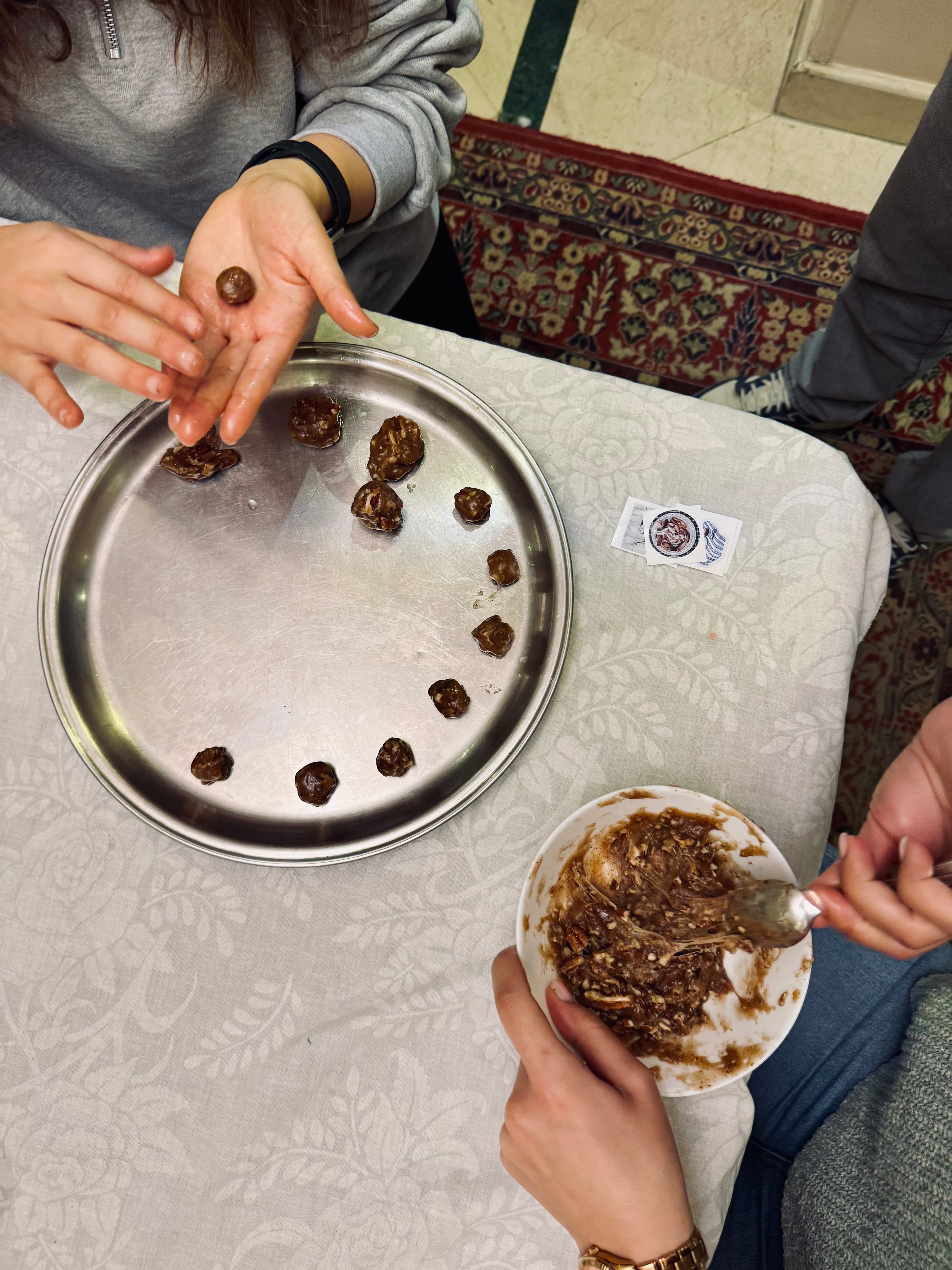 Kahk with Agameya & Walnuts: Family box Tin