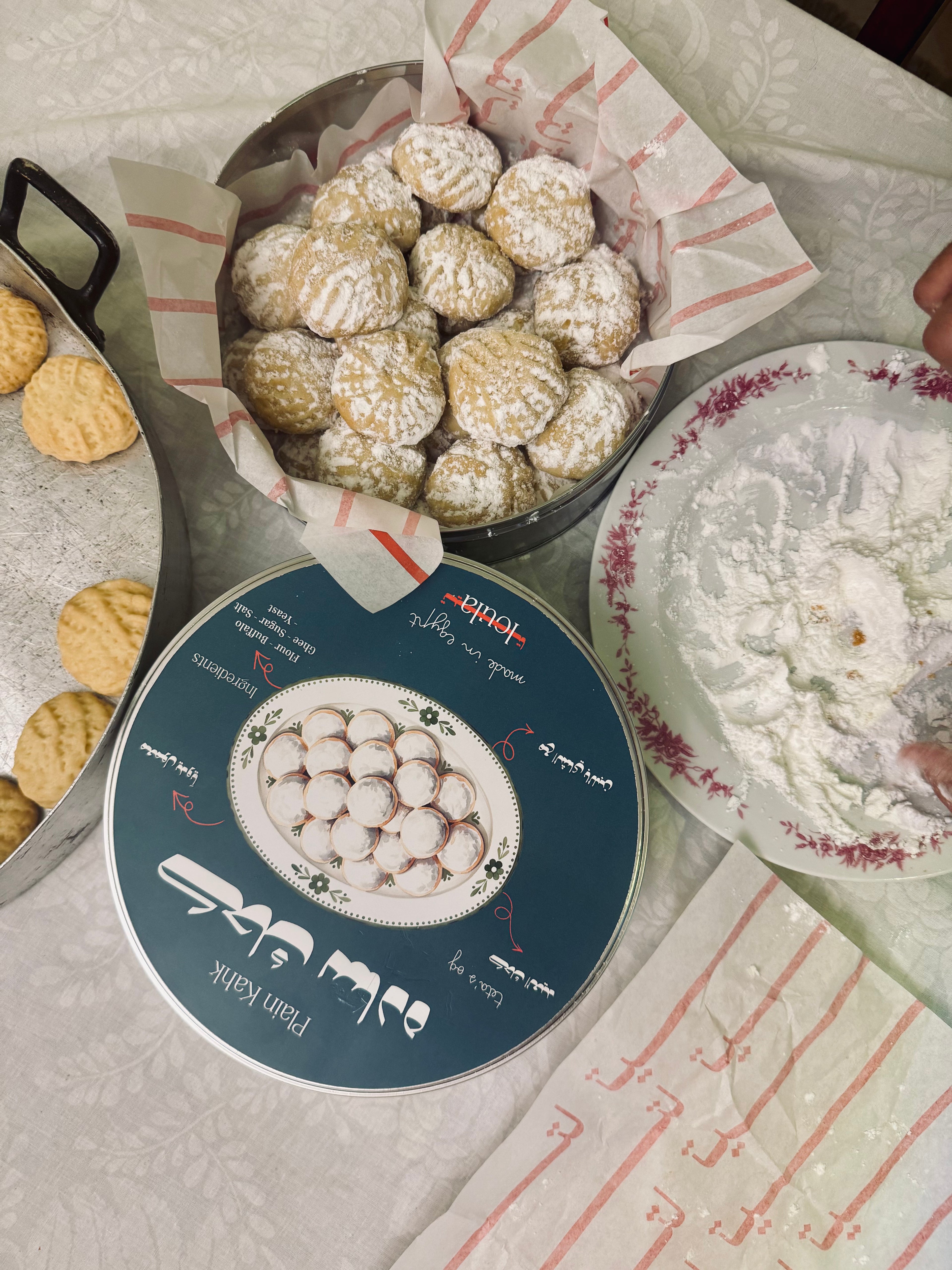 Plain Kahk:Family box Tin