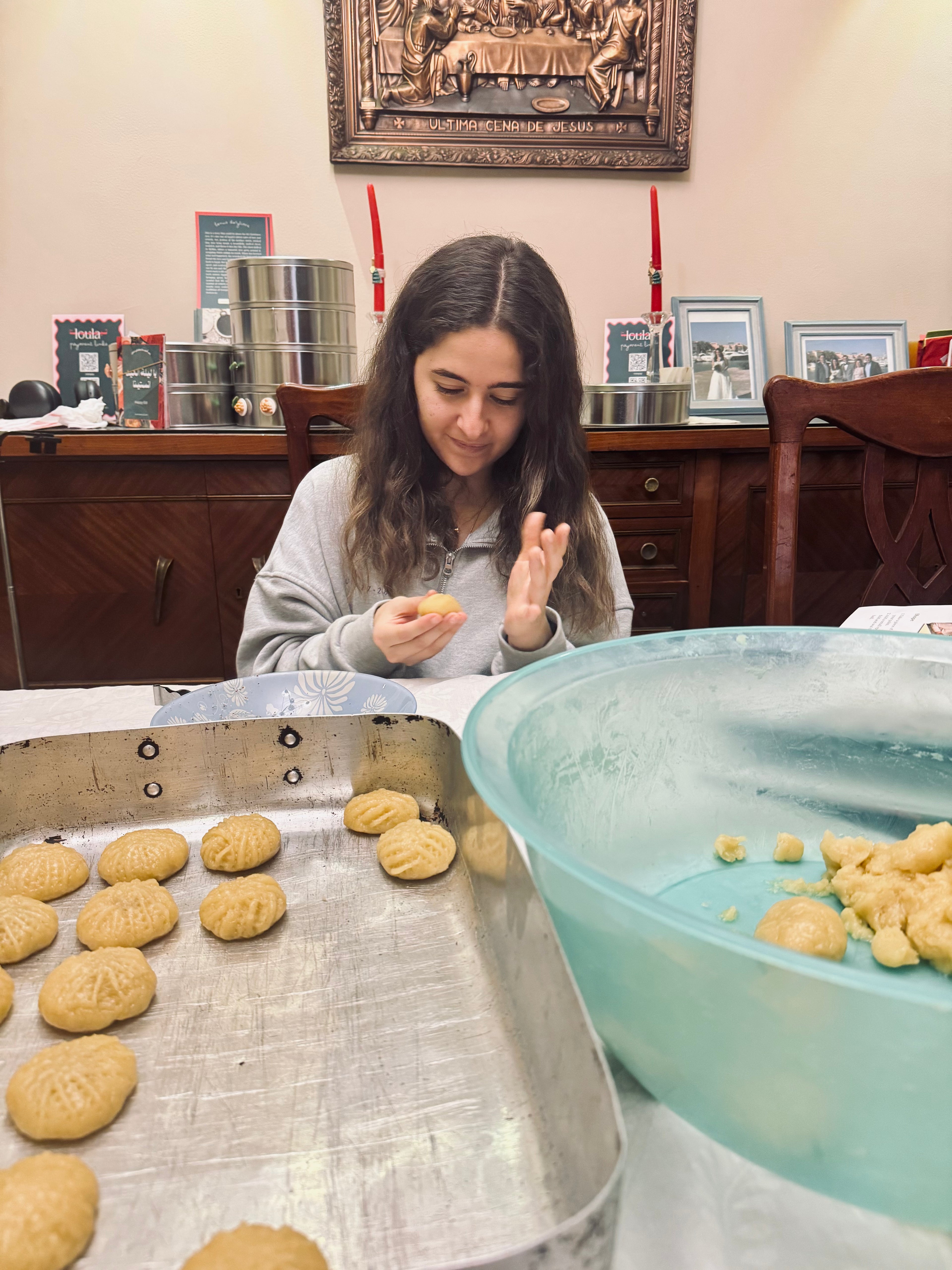 Kahk with Agameya & Walnuts: Family box Tin